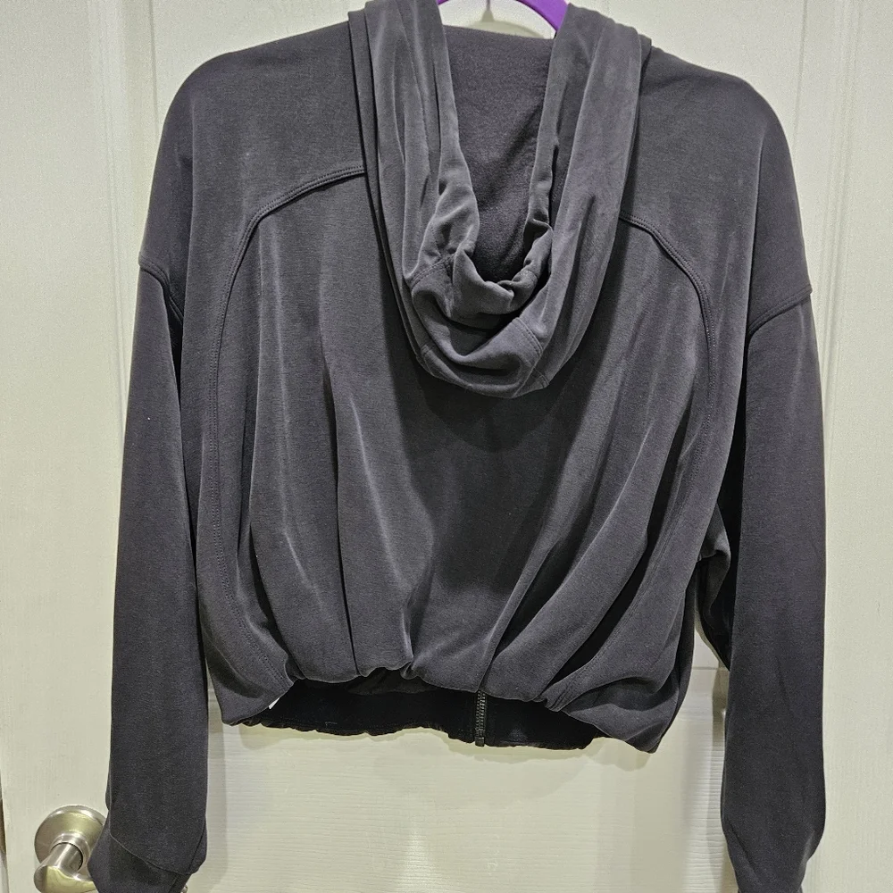 EUC Athleta Black Seasoft Bubble Hem Full Zip Size Small - Picture 9 of 11